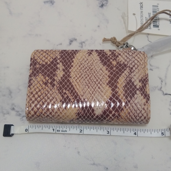 HOBO Dart Card and Coin Leather Wallet - Picture 9 of 16